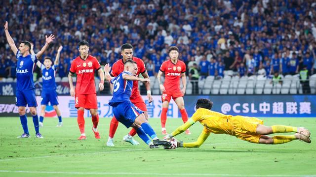 开云体育官网-每一分都关键！这届中超为何如此残酷？