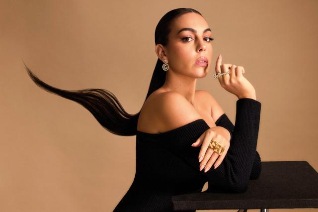 开云体育APP下载-送C罗豪车作生日礼物 乔治娜个人财富2340万欧元！