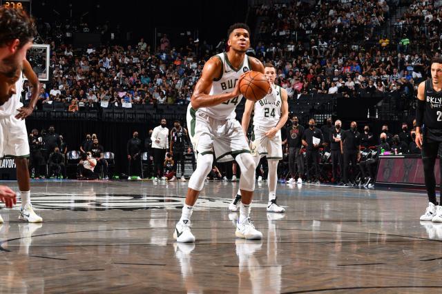 1635217591831001056.jpg giannis-antetokounmpo-nets-free-throw-clock.jpg